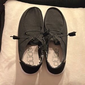 Women’s Black Hey Dudes Size 10 never worn